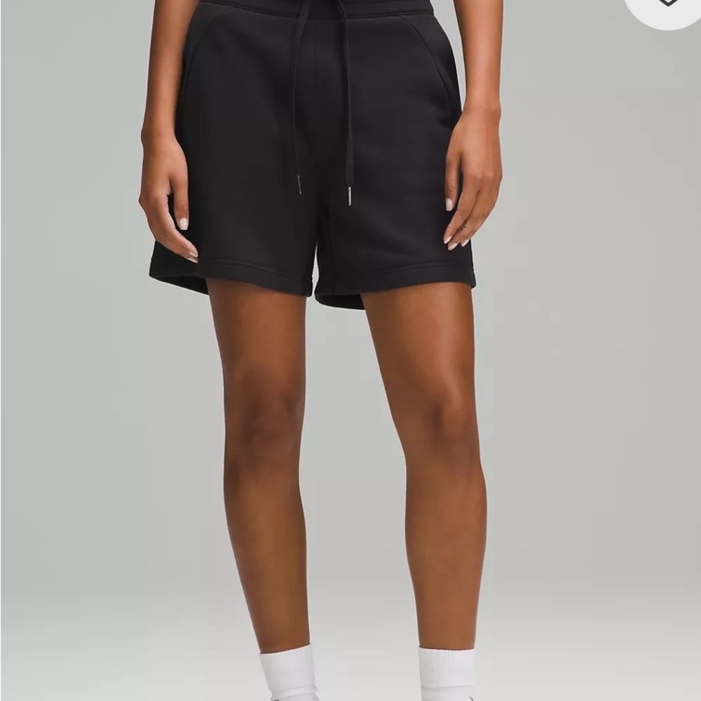 NWT Lululemon Scuba High-Rise Women's Shorts - Black 5”